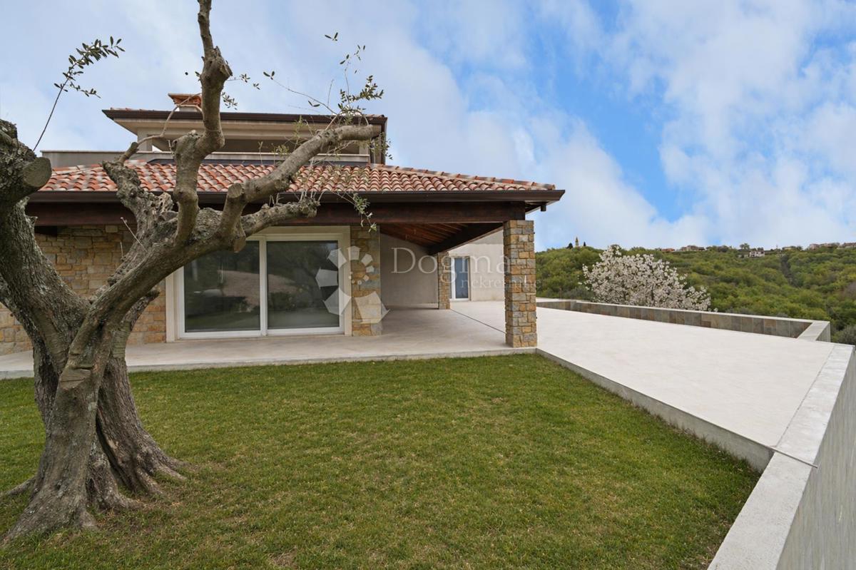 Villa istriana con vista panoramica aperta verso il mare