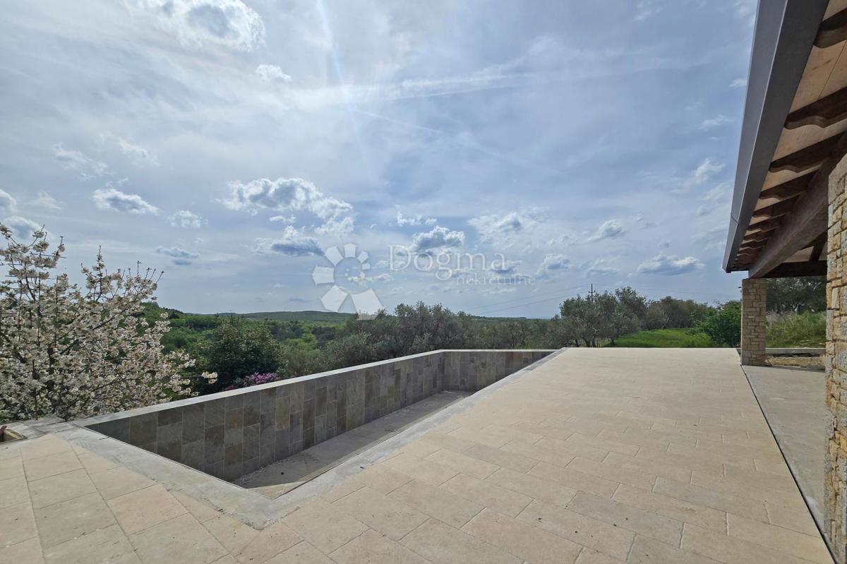 Villa istriana con vista panoramica aperta verso il mare
