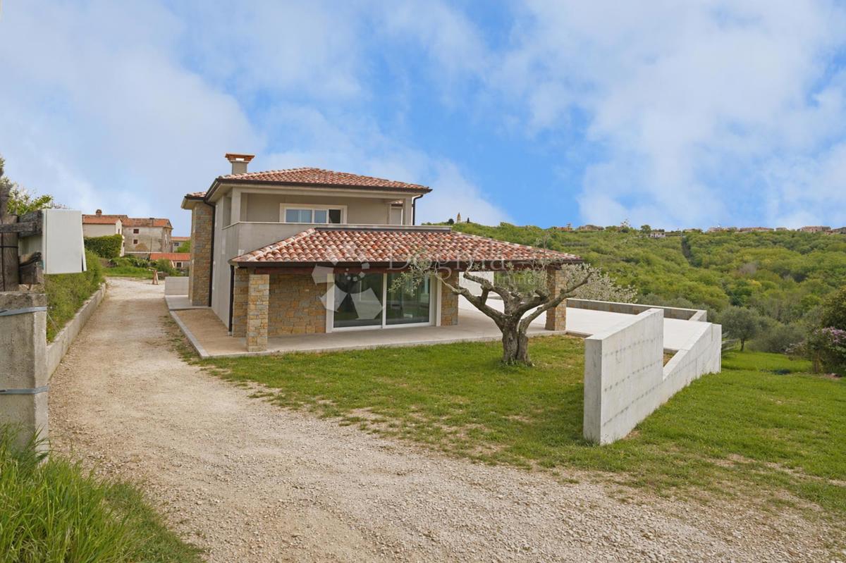 Villa istriana con vista panoramica aperta verso il mare
