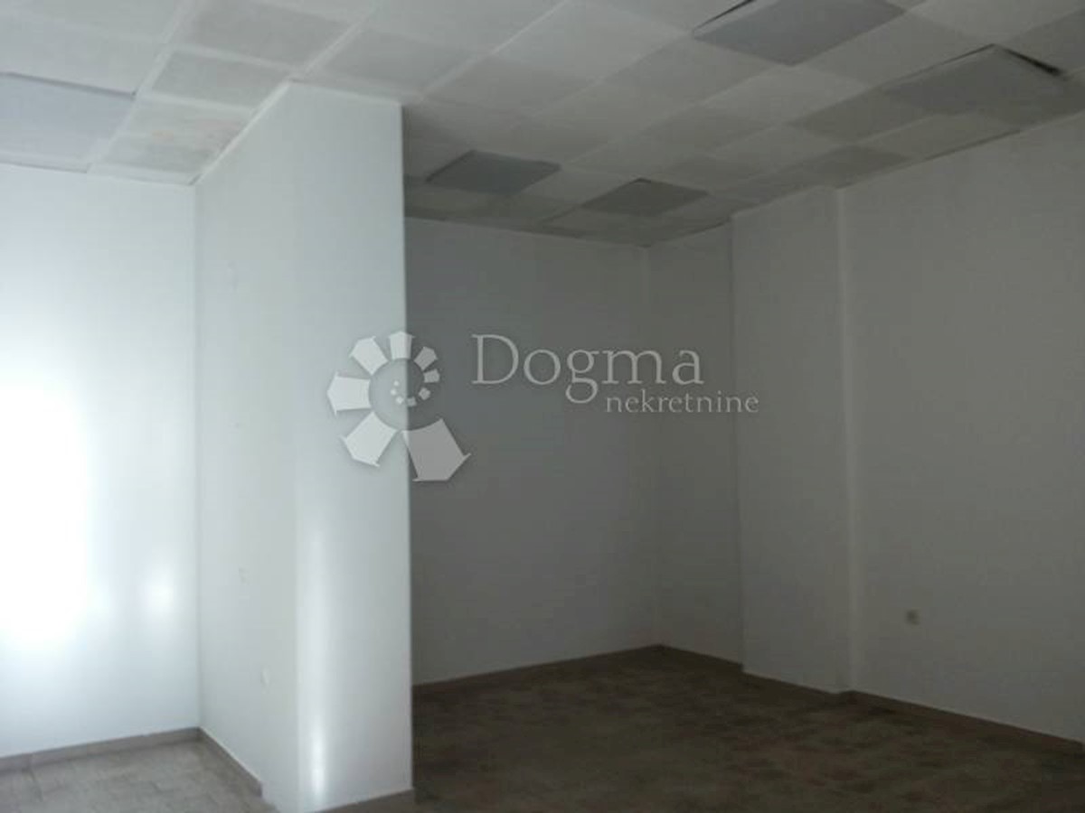 Locale commerciale Podmurvice, Rijeka, 107m2