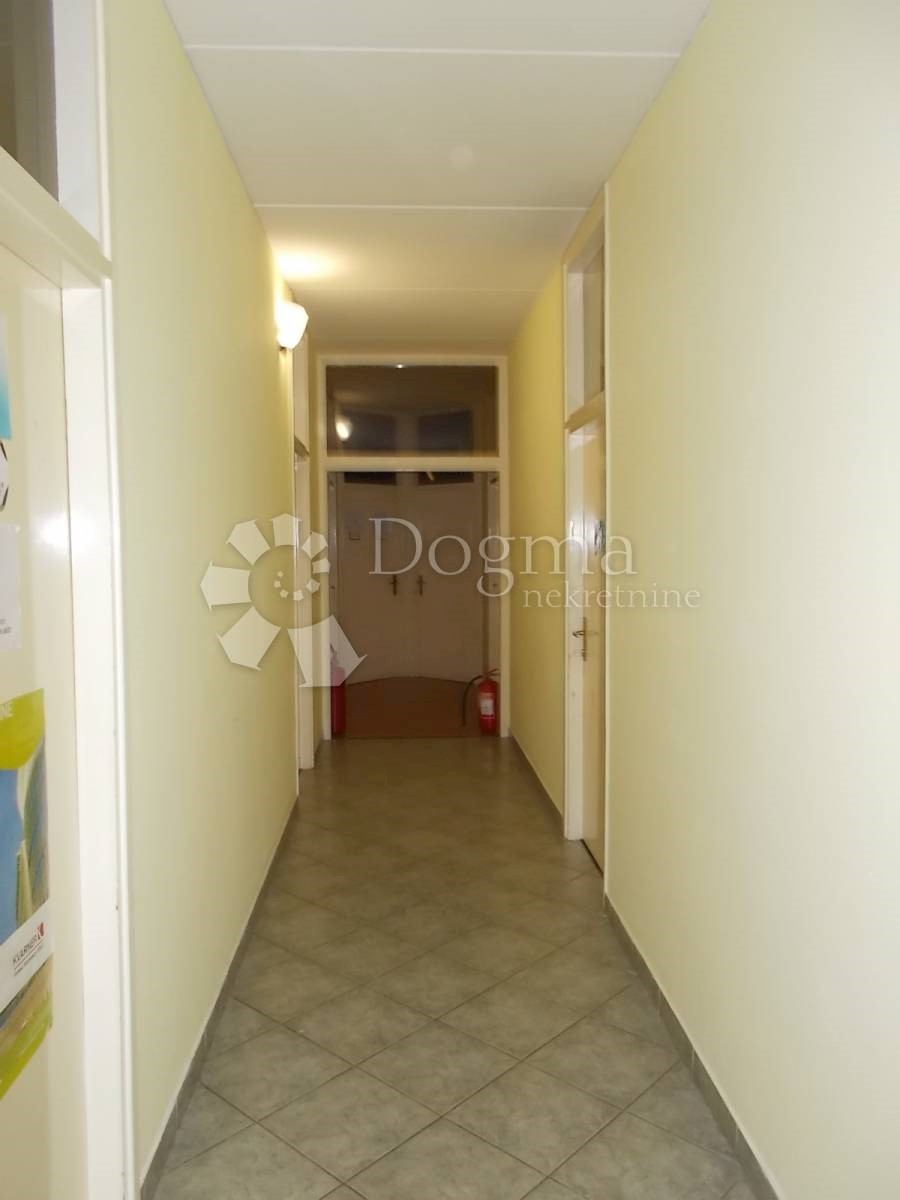 Locale commerciale Donja Vežica, Rijeka, 440m2