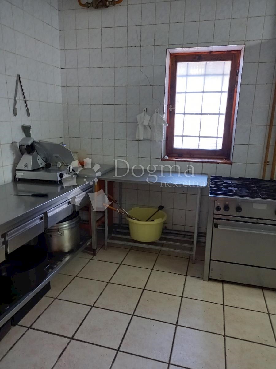 Locale commerciale Ivanec, 640m2