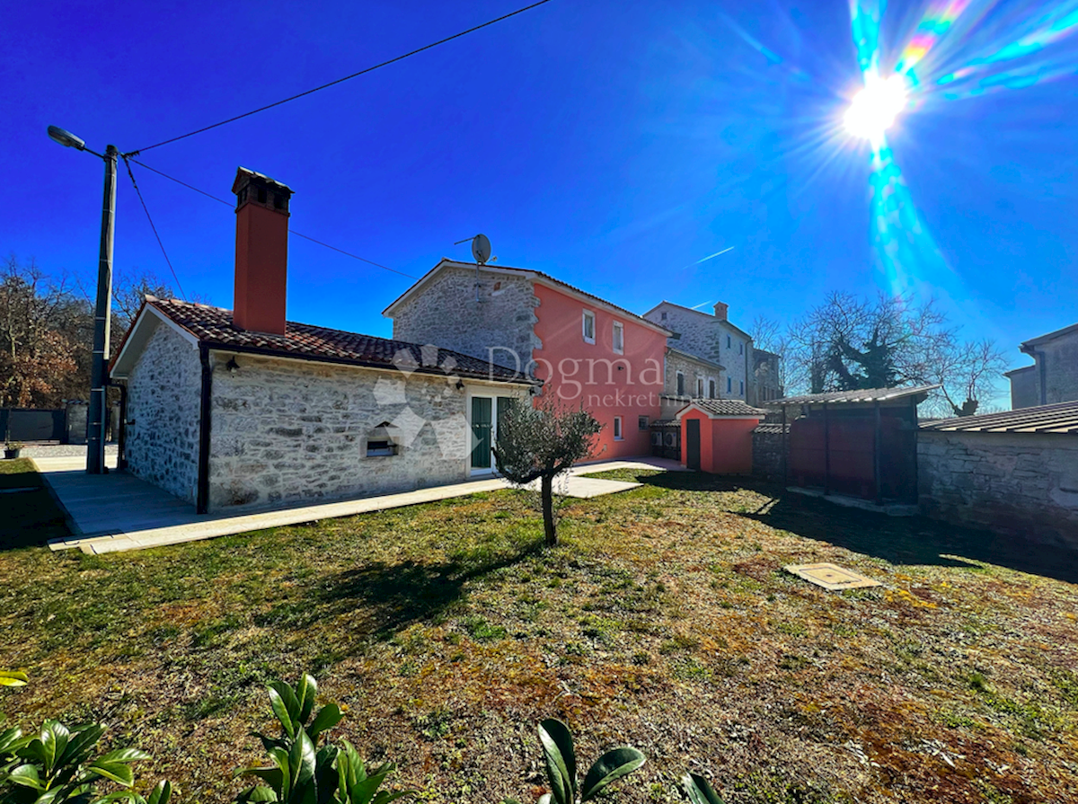 2 VILLE RUSTICHE CON PISCINE E TERRENO EDIFICABILE