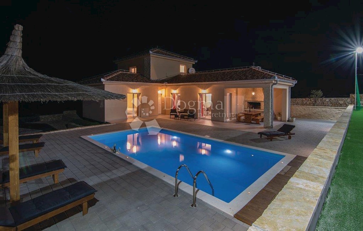 Casa Debeljak, Sukošan, 186m2