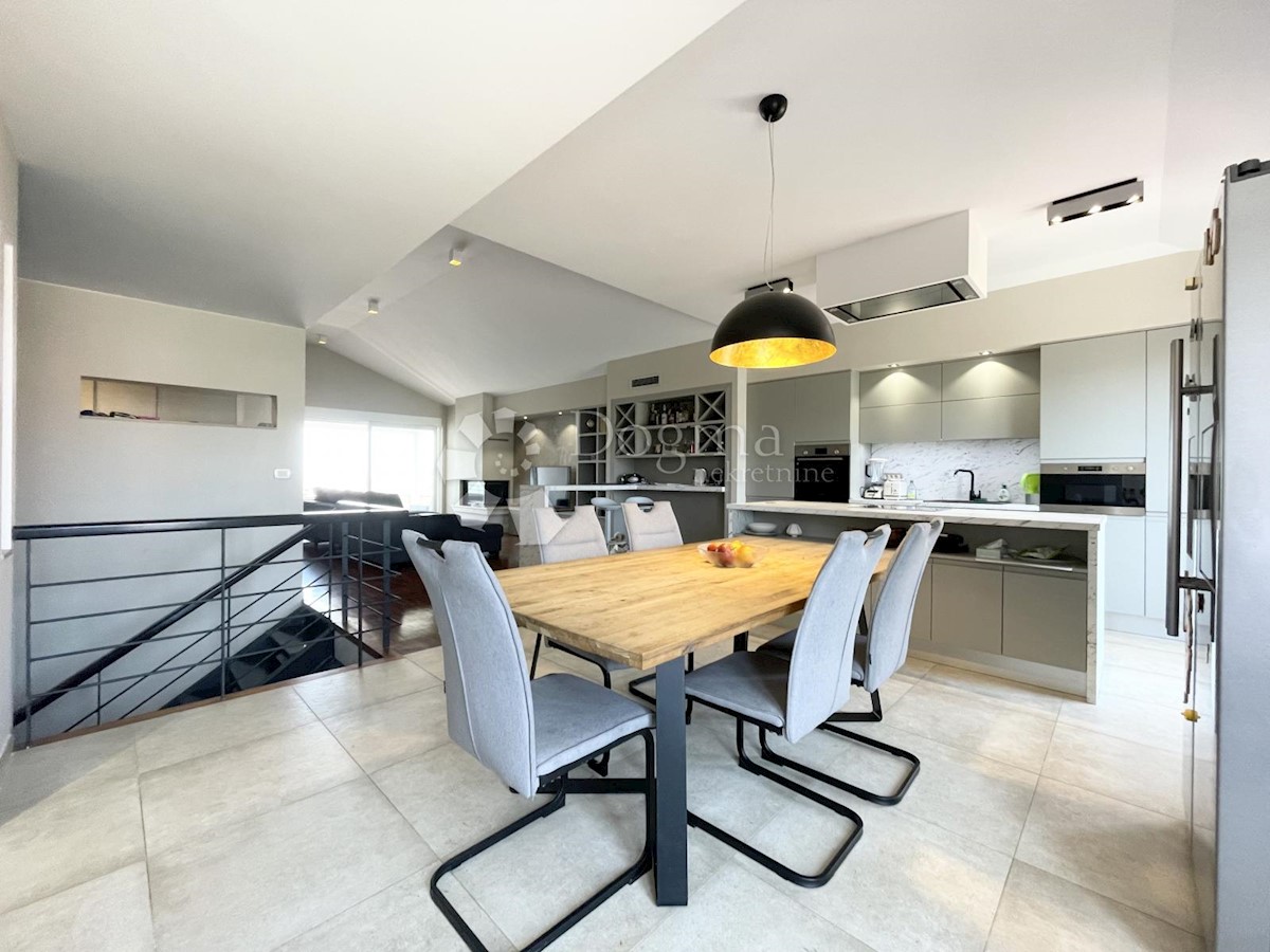 APPARTAMENTO DI LUSSO PRIMA FILA AL MARE