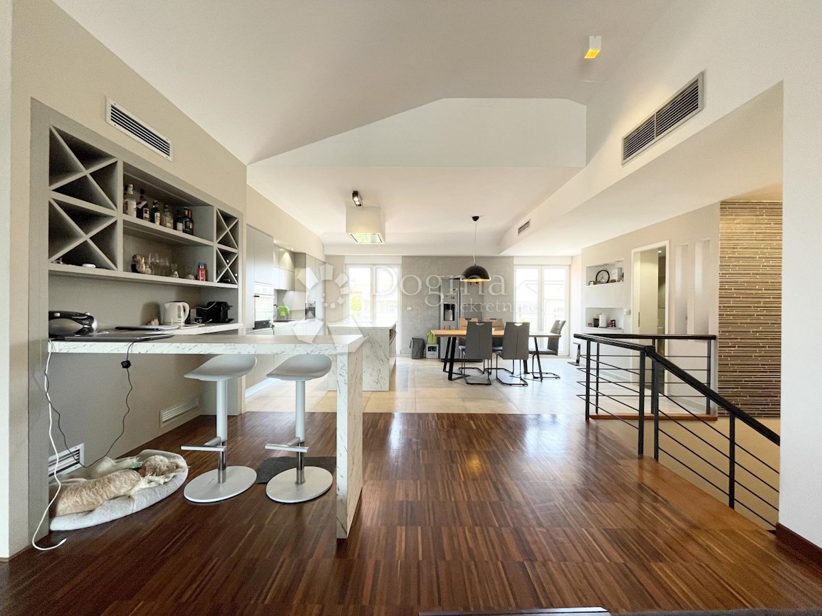 APPARTAMENTO DI LUSSO PRIMA FILA AL MARE