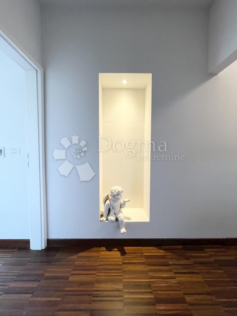 APPARTAMENTO DI LUSSO PRIMA FILA AL MARE