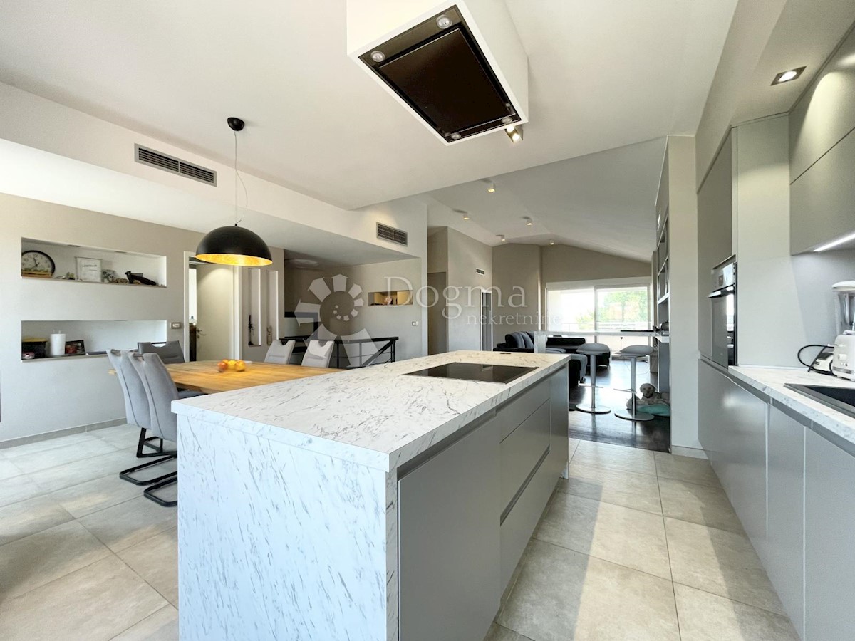 APPARTAMENTO DI LUSSO PRIMA FILA AL MARE