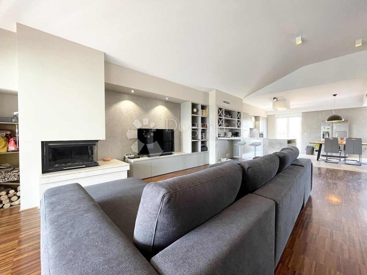 APPARTAMENTO DI LUSSO PRIMA FILA AL MARE