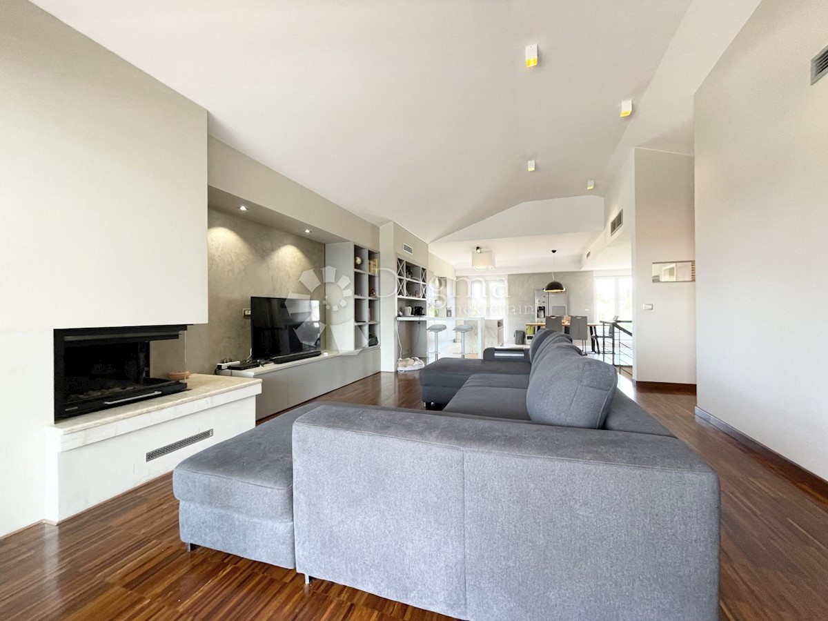 APPARTAMENTO DI LUSSO PRIMA FILA AL MARE