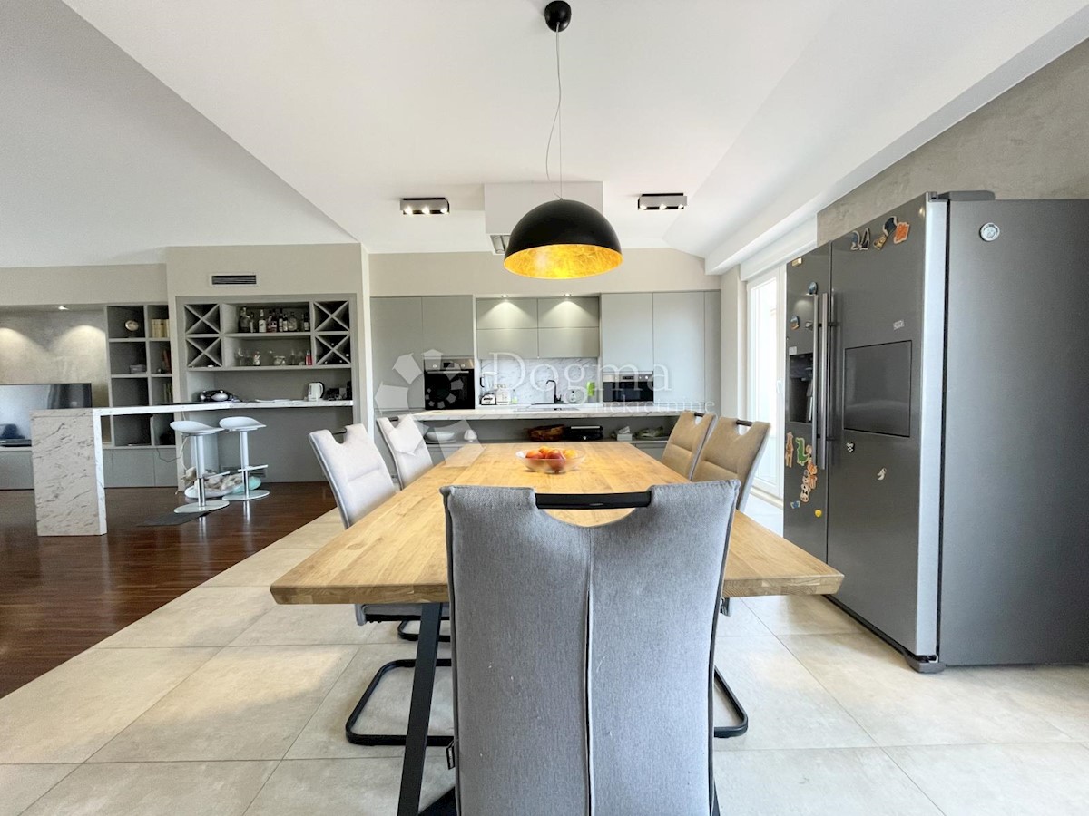 APPARTAMENTO DI LUSSO PRIMA FILA AL MARE