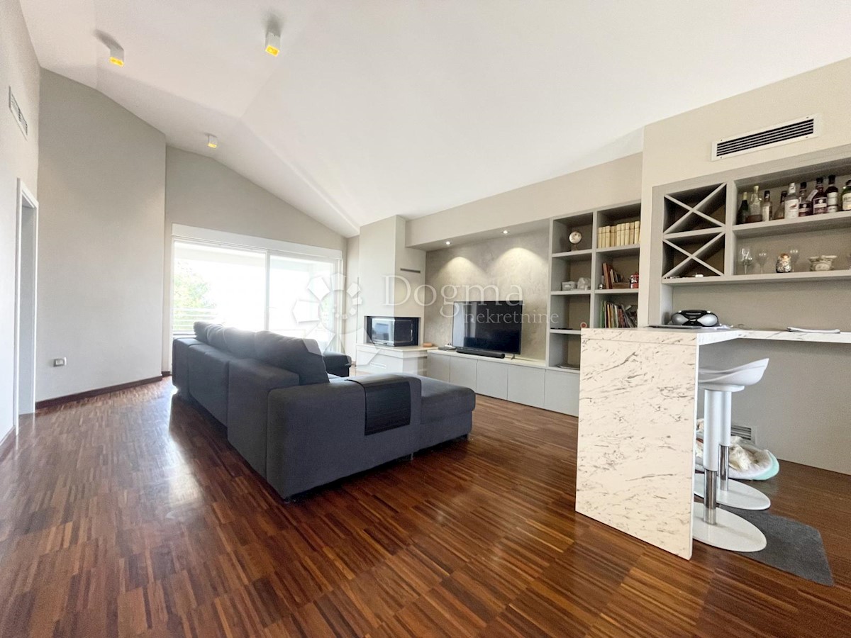 APPARTAMENTO DI LUSSO PRIMA FILA AL MARE