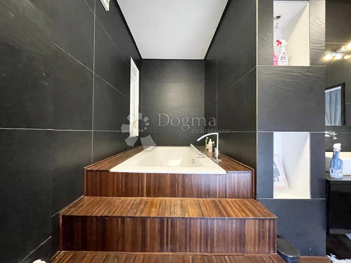 APPARTAMENTO DI LUSSO PRIMA FILA AL MARE