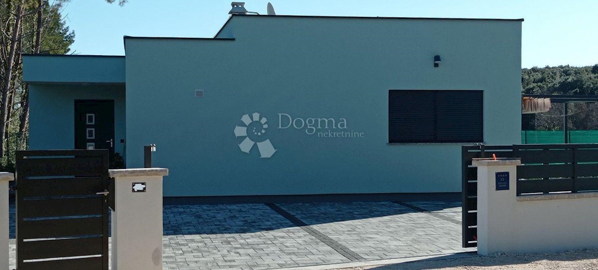 ROVINJ - CASA MODERNA AL PIANO CON PISCINA, VICINO AL MARE