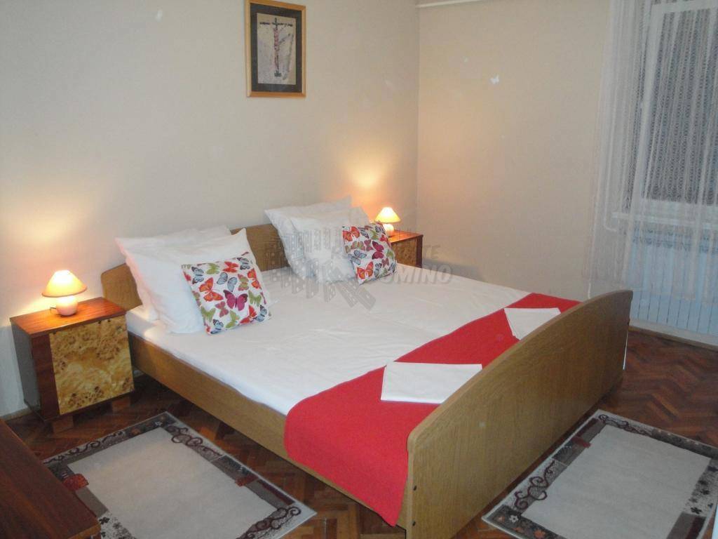 Casa con 3 appartamenti e una bellissima vista! Šilo