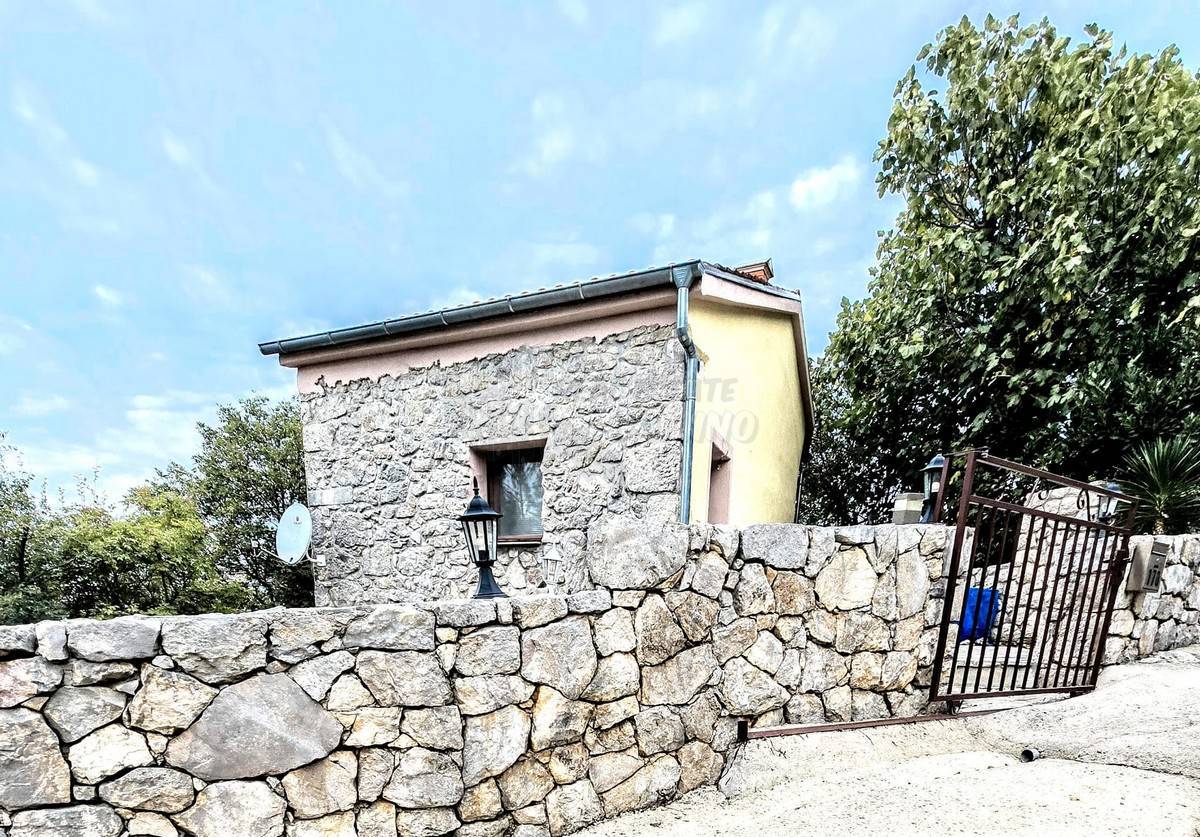 Una splendida casa ristrutturata con giardino! L'isola di Veglia!