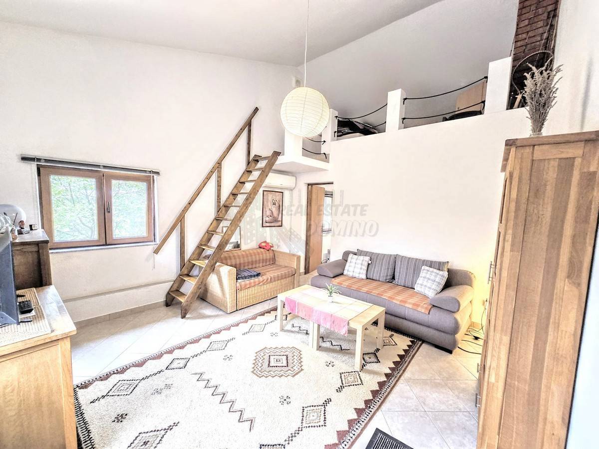 Una splendida casa ristrutturata con giardino! L'isola di Veglia!