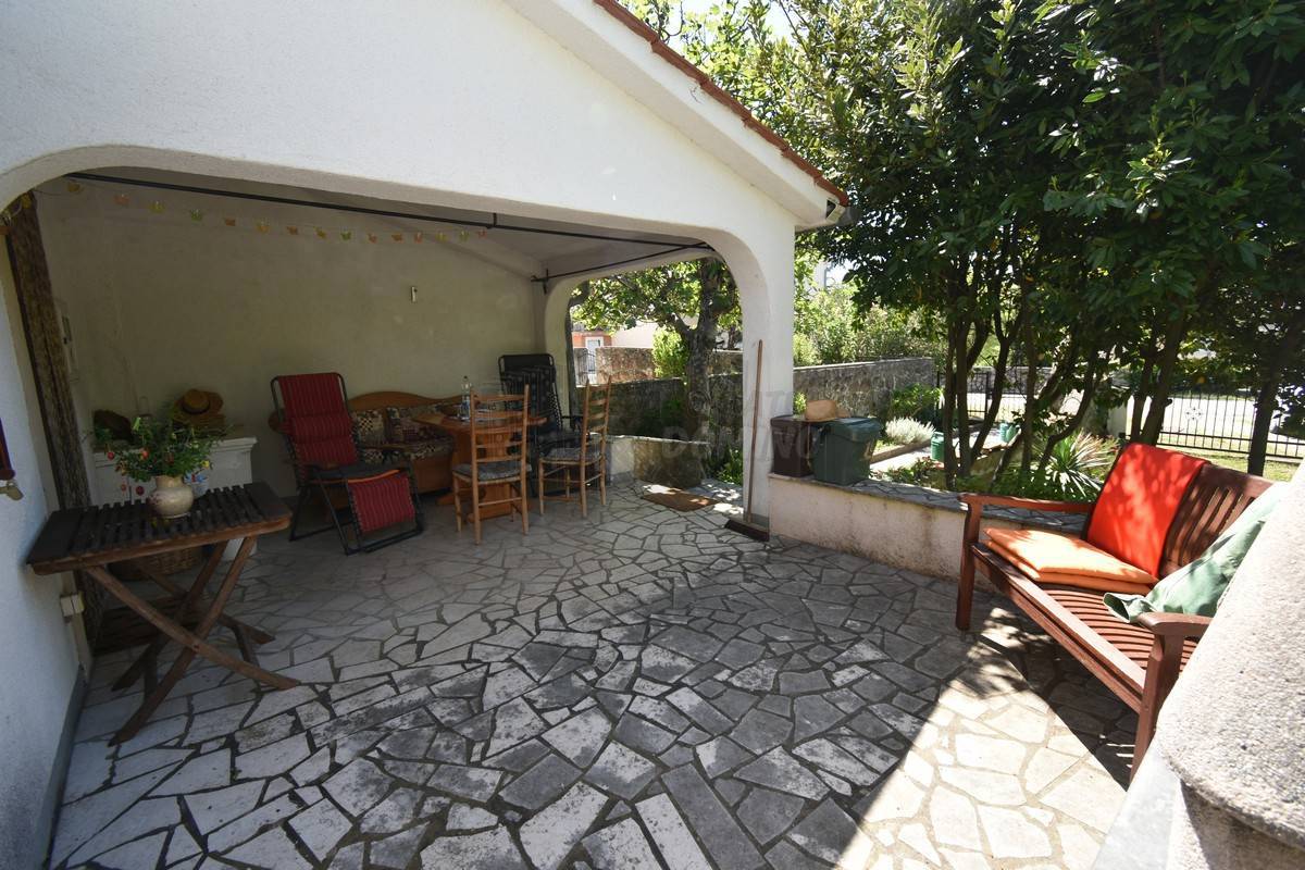 Casa ristrutturata con ampio giardino! Isola di Krk