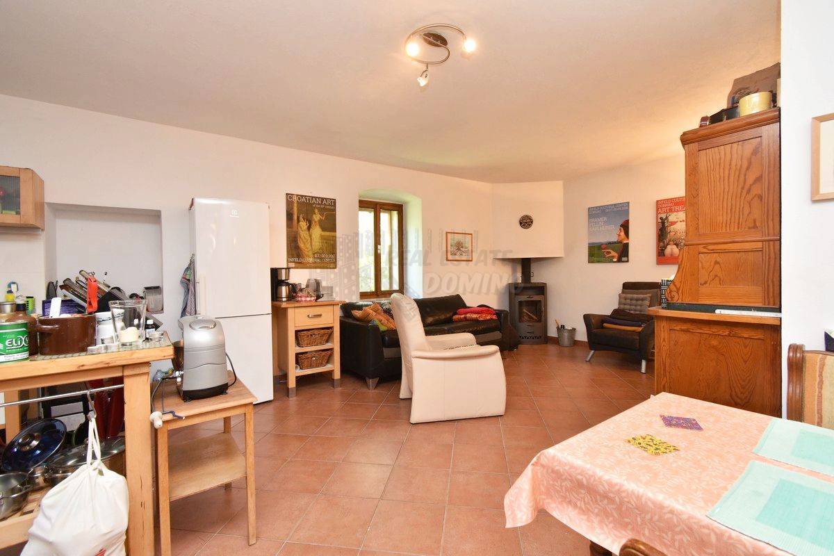 Casa ristrutturata con ampio giardino! Isola di Krk