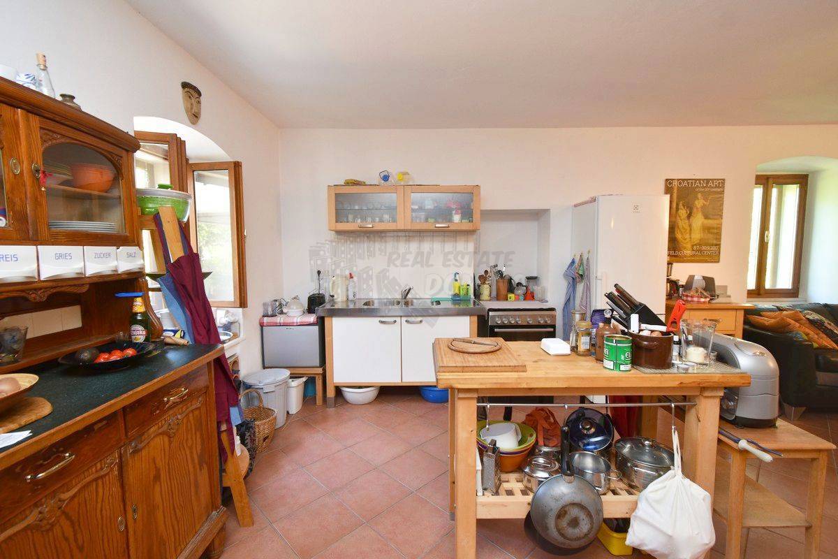 Casa ristrutturata con ampio giardino! Isola di Krk