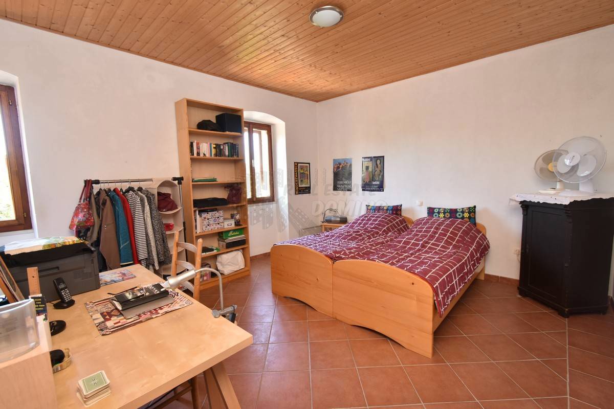 Casa ristrutturata con ampio giardino! Isola di Krk