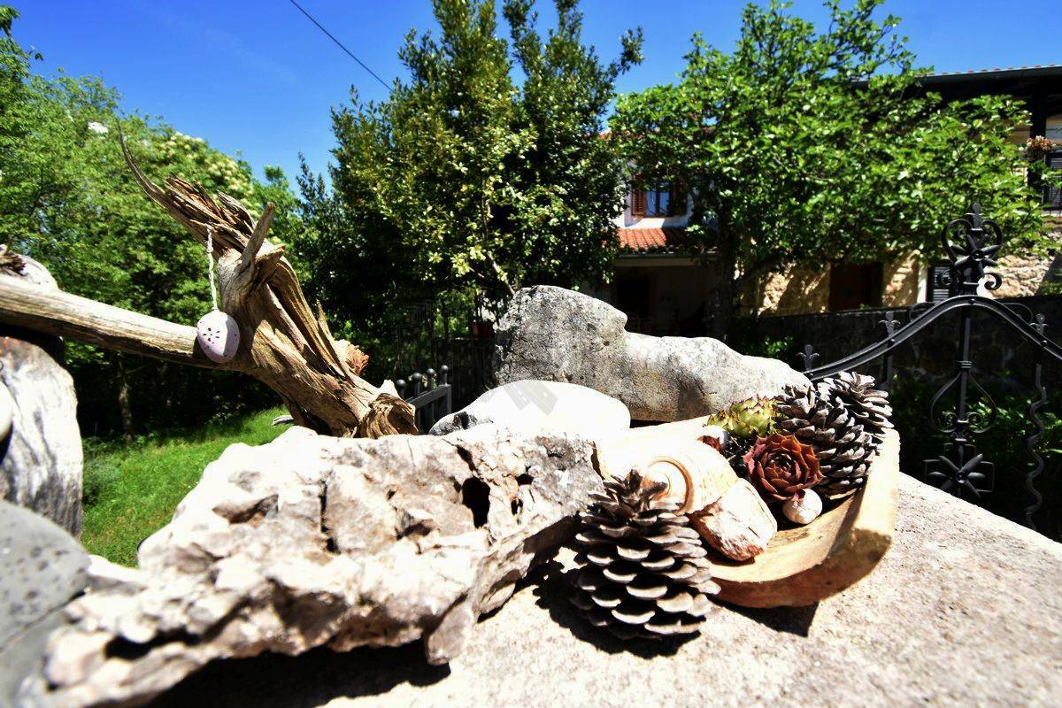 Casa ristrutturata con ampio giardino! Isola di Krk