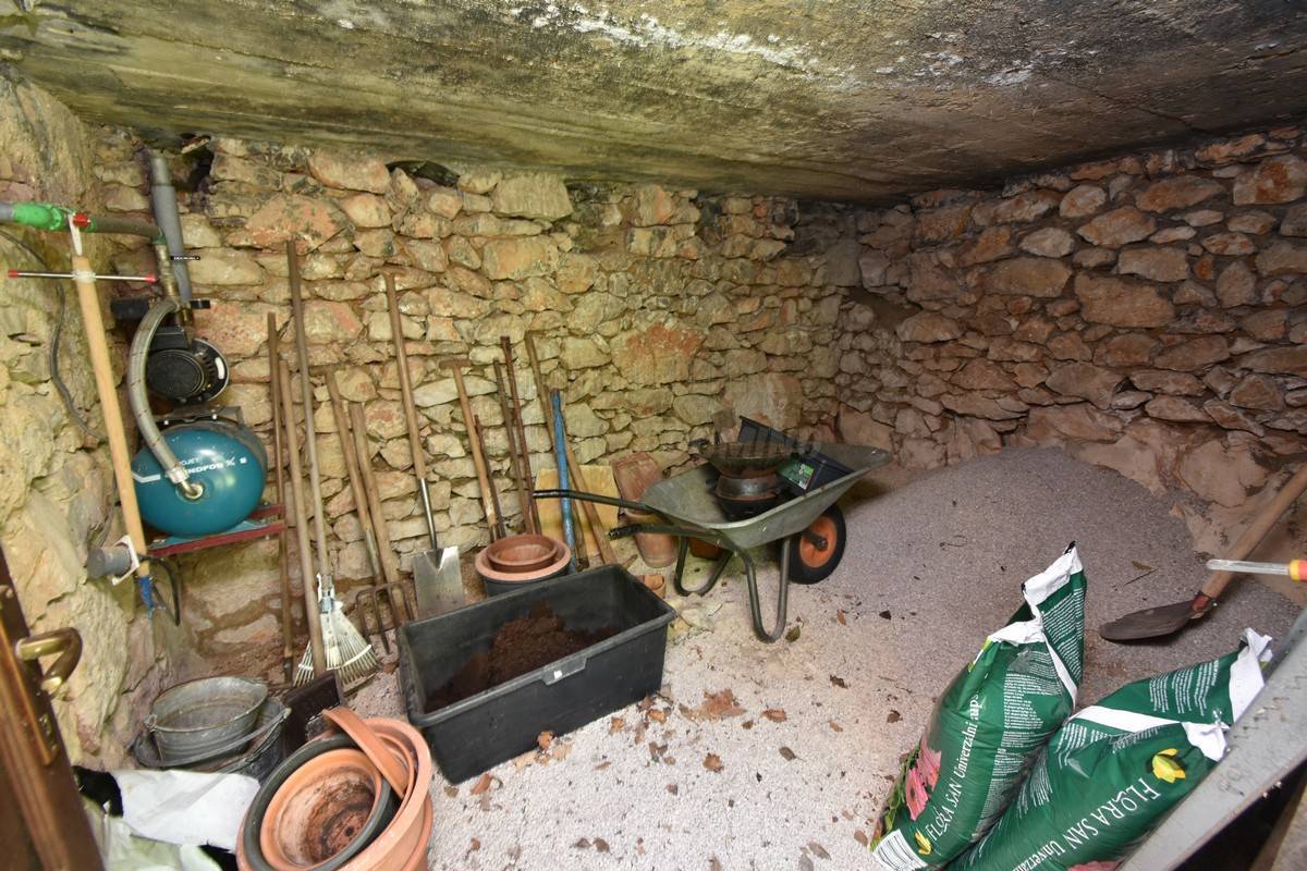 Casa ristrutturata con ampio giardino! Isola di Krk