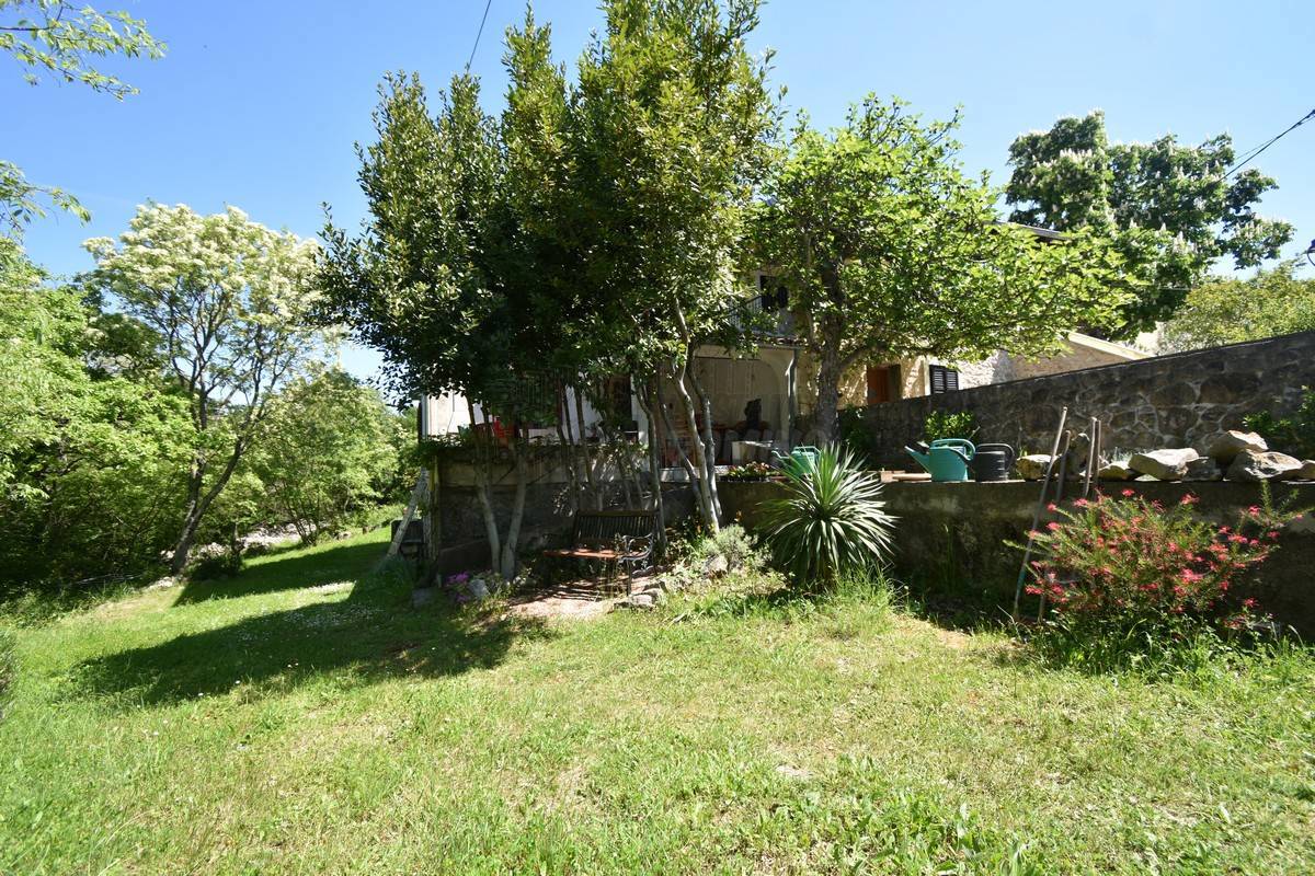 Casa ristrutturata con ampio giardino! Isola di Krk