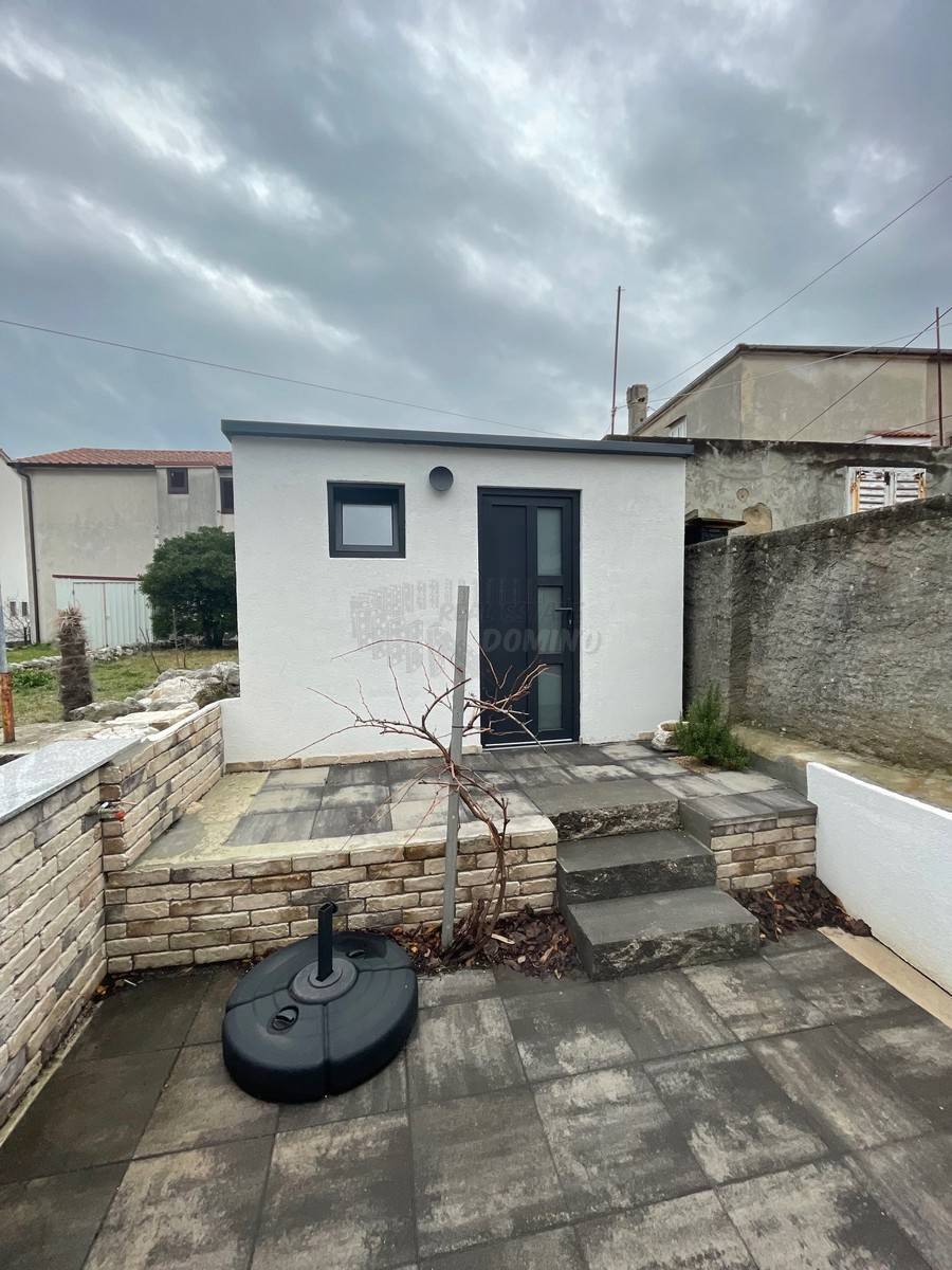 Bellissima casa ristrutturata con giardino a 150 metri dal mare! Punat