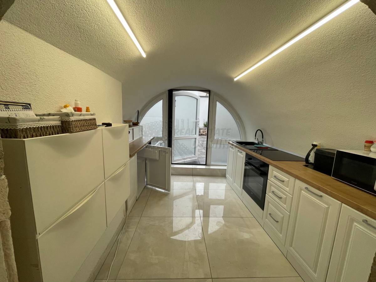 Bellissima casa ristrutturata con giardino a 150 metri dal mare! Punat