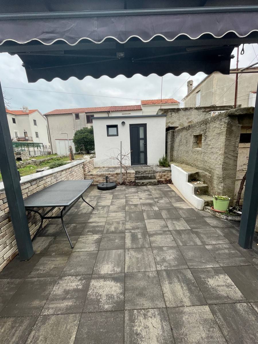 Bellissima casa ristrutturata con giardino a 150 metri dal mare! Punat