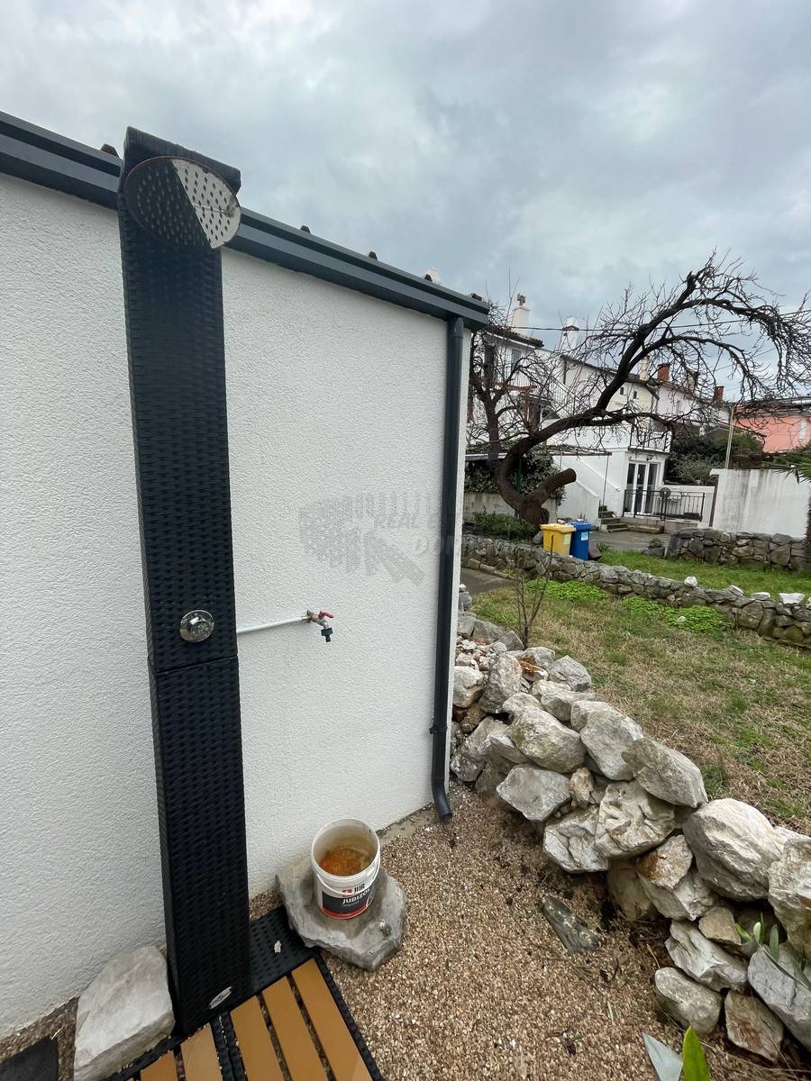 Bellissima casa ristrutturata con giardino a 150 metri dal mare! Punat