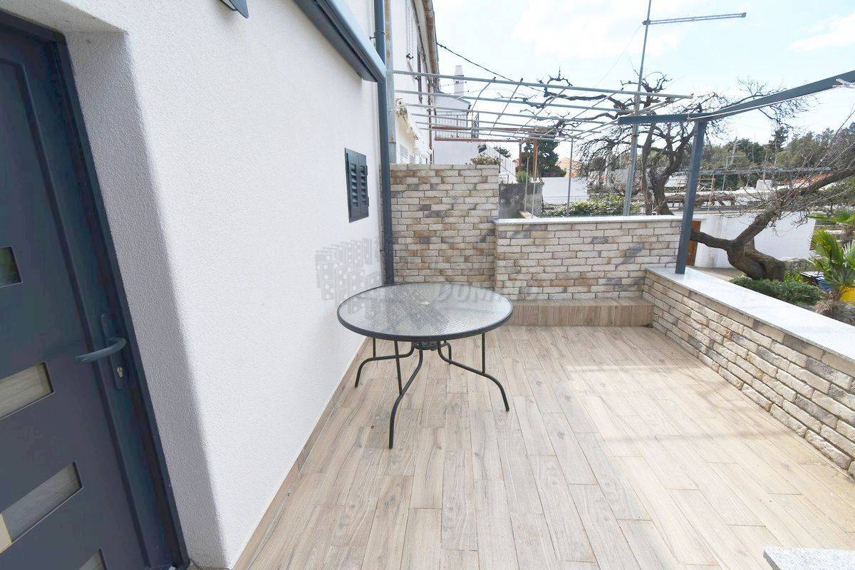 Bellissima casa ristrutturata con giardino a 150 metri dal mare! Punat