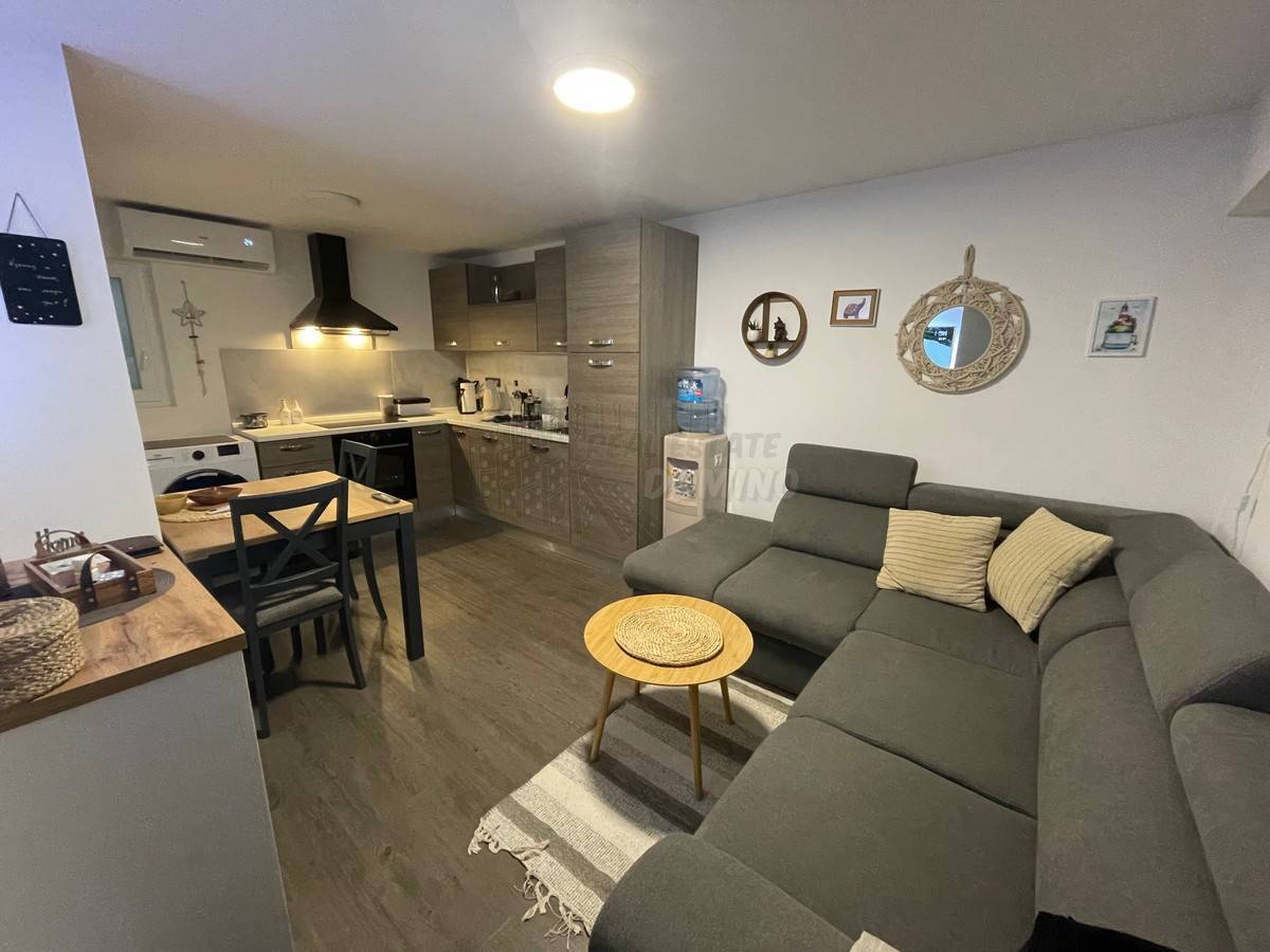 Bellissima casa ristrutturata con giardino a 150 metri dal mare! Punat