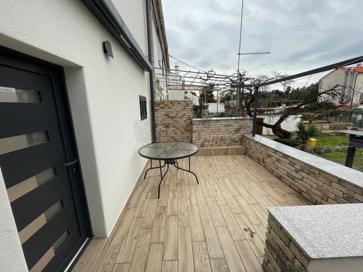 Bellissima casa ristrutturata con giardino a 150 metri dal mare! Punat