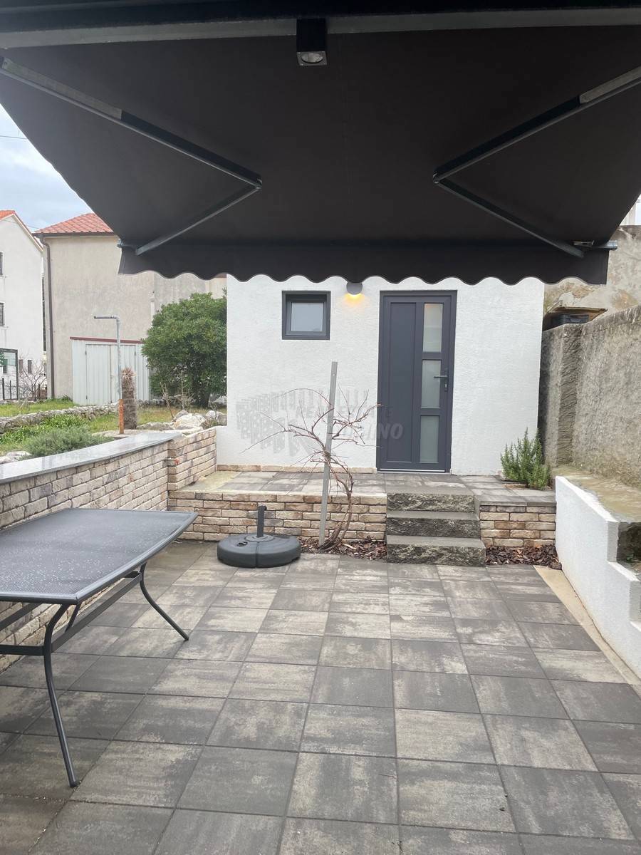 Bellissima casa ristrutturata con giardino a 150 metri dal mare! Punat