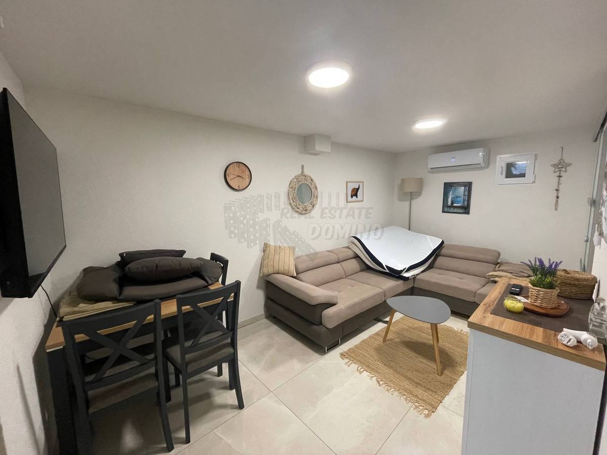 Bellissima casa ristrutturata con giardino a 150 metri dal mare! Punat