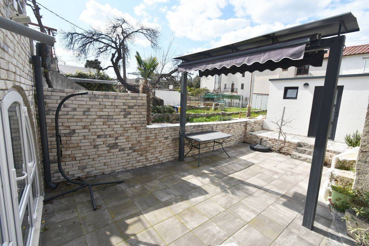 Bellissima casa ristrutturata con giardino a 150 metri dal mare! Punat