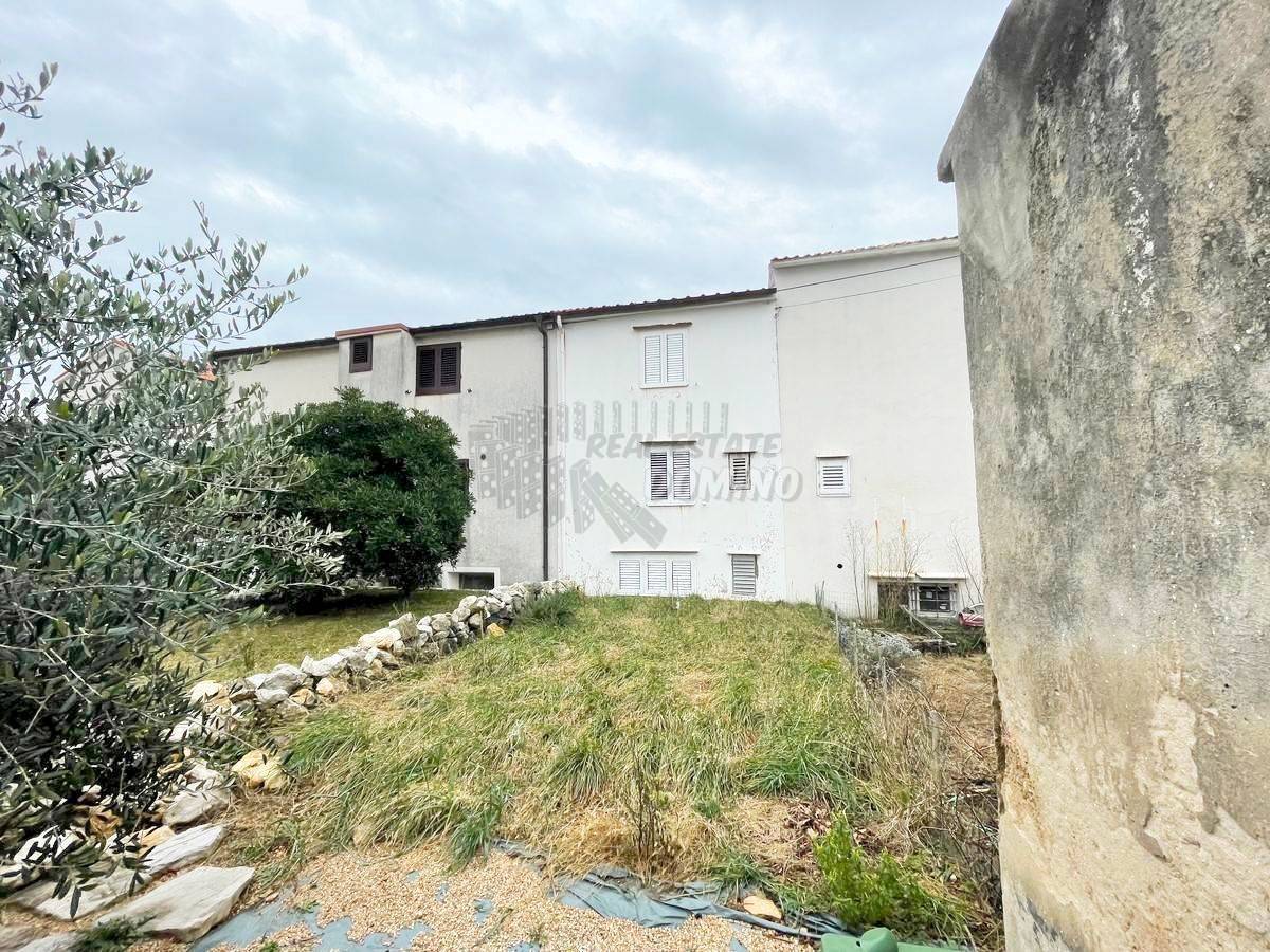 Bellissima casa ristrutturata con giardino a 150 metri dal mare! Punat