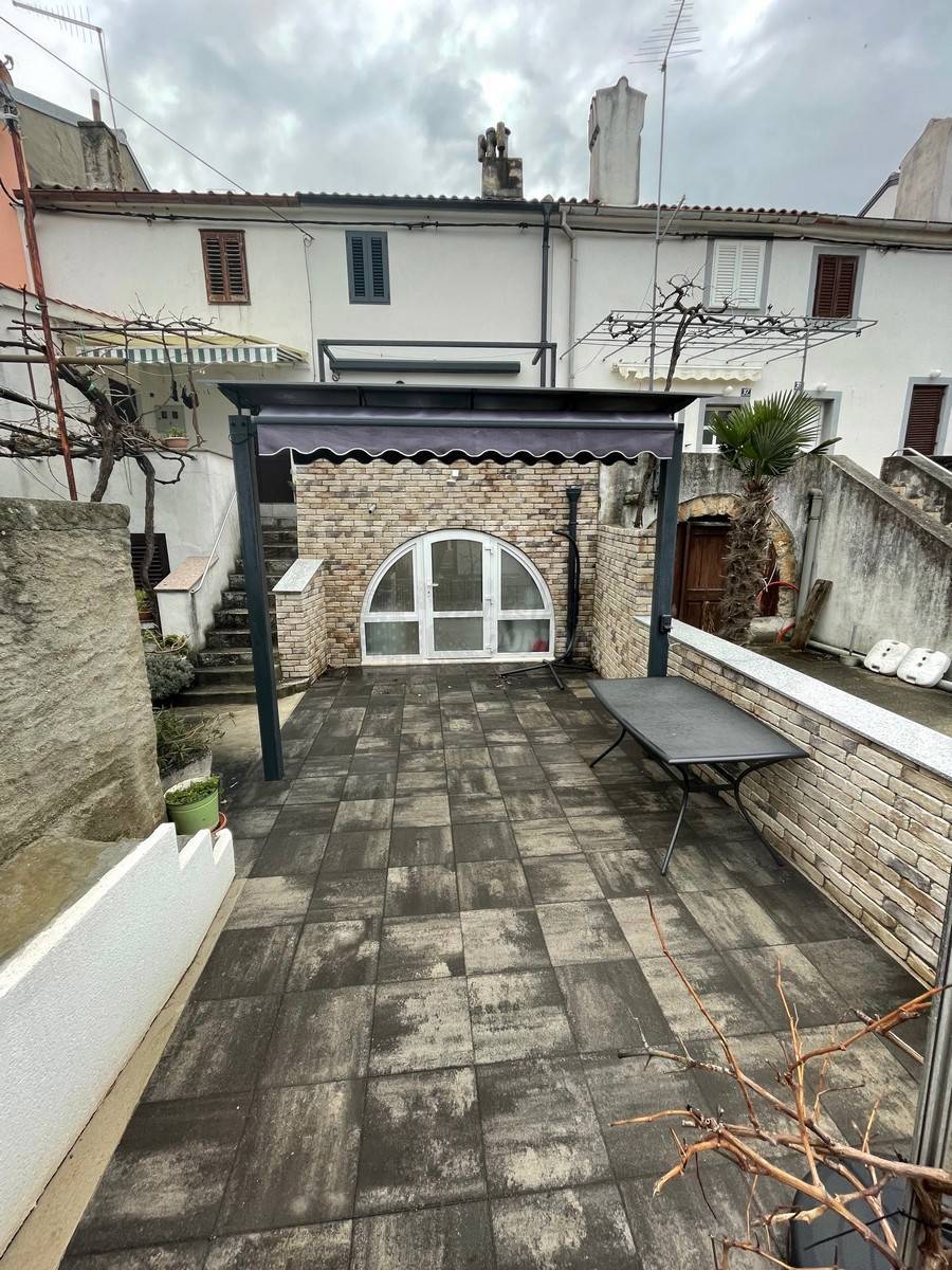 Bellissima casa ristrutturata con giardino a 150 metri dal mare! Punat