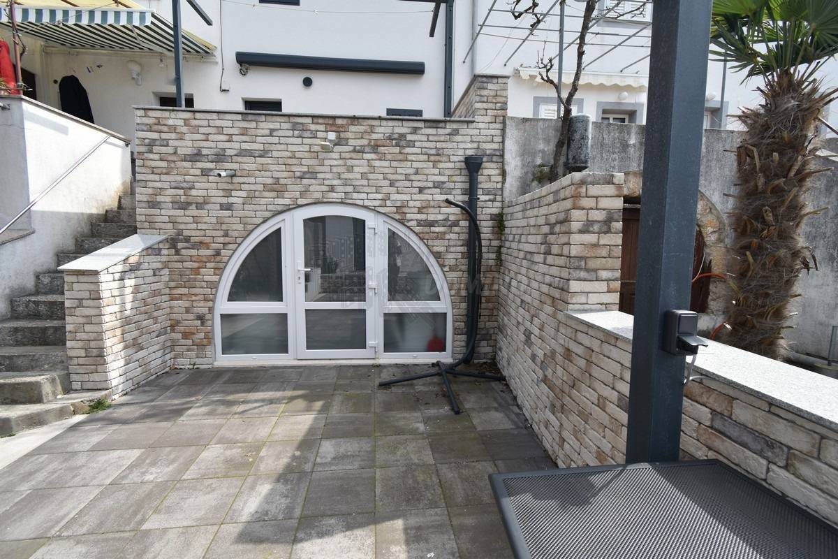 Bellissima casa ristrutturata con giardino a 150 metri dal mare! Punat