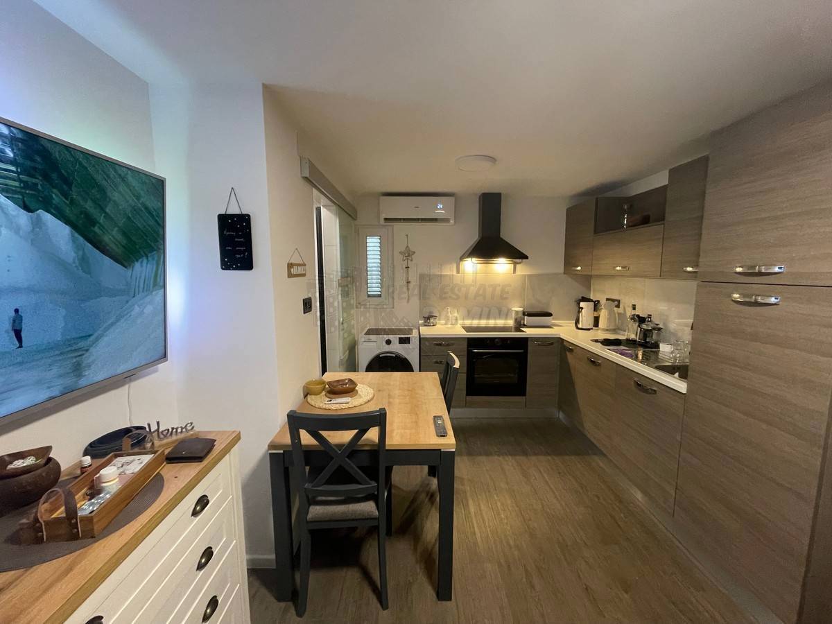 Bellissima casa ristrutturata con giardino a 150 metri dal mare! Punat