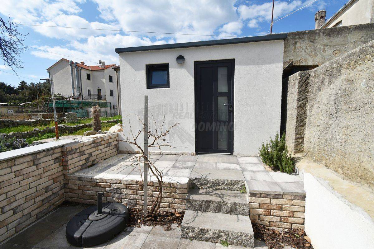 Bellissima casa ristrutturata con giardino a 150 metri dal mare! Punat