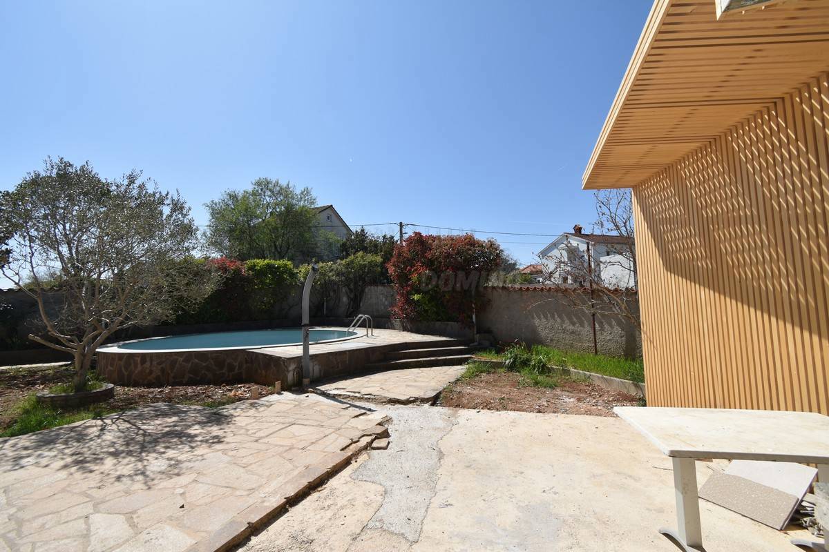 Appartamento con piscina in comune! Città di Krk - dintorni!