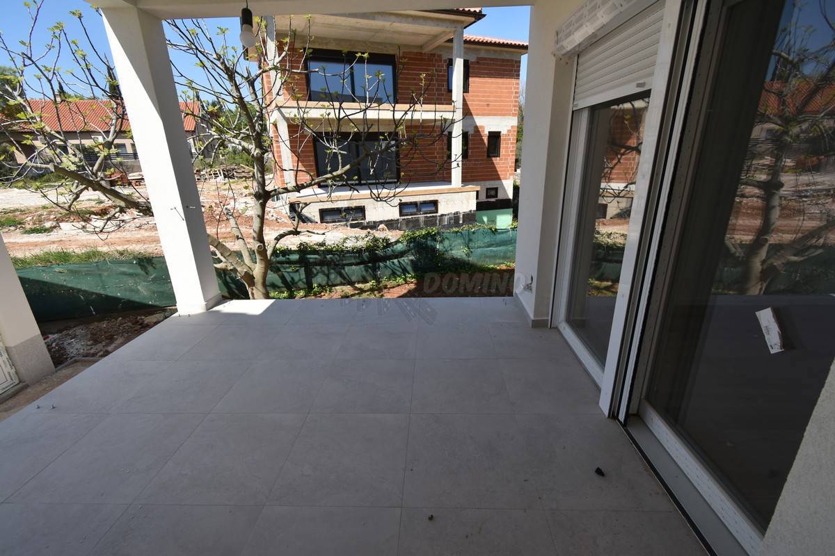 Appartamento con piscina in comune! Città di Krk - dintorni!