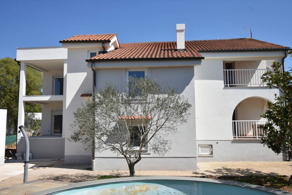 Appartamento con piscina in comune! Città di Krk - dintorni!