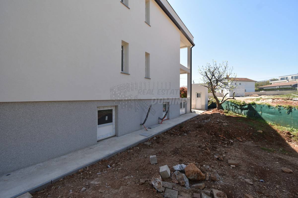 Appartamento con piscina in comune! Città di Krk - dintorni!