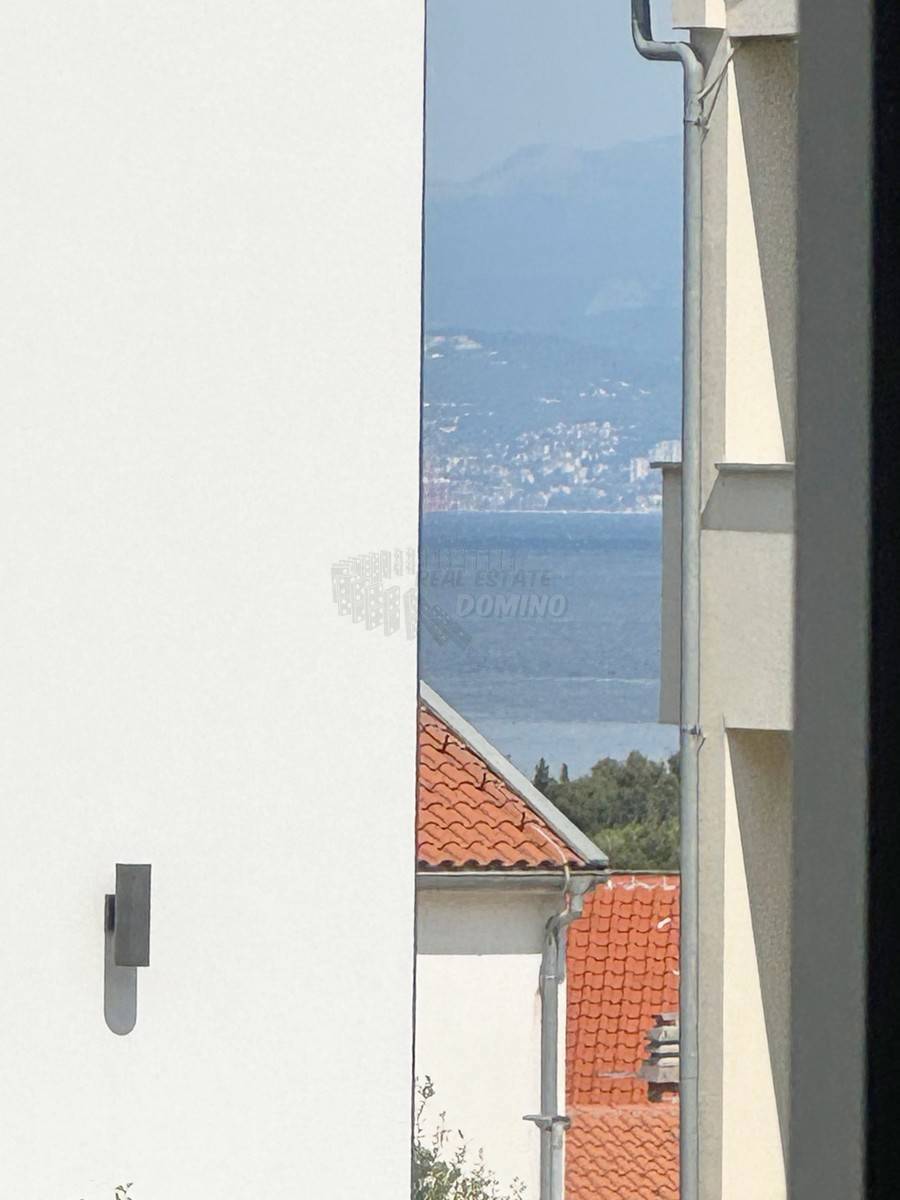 Appartamento con ampia terrazza, Malinska!