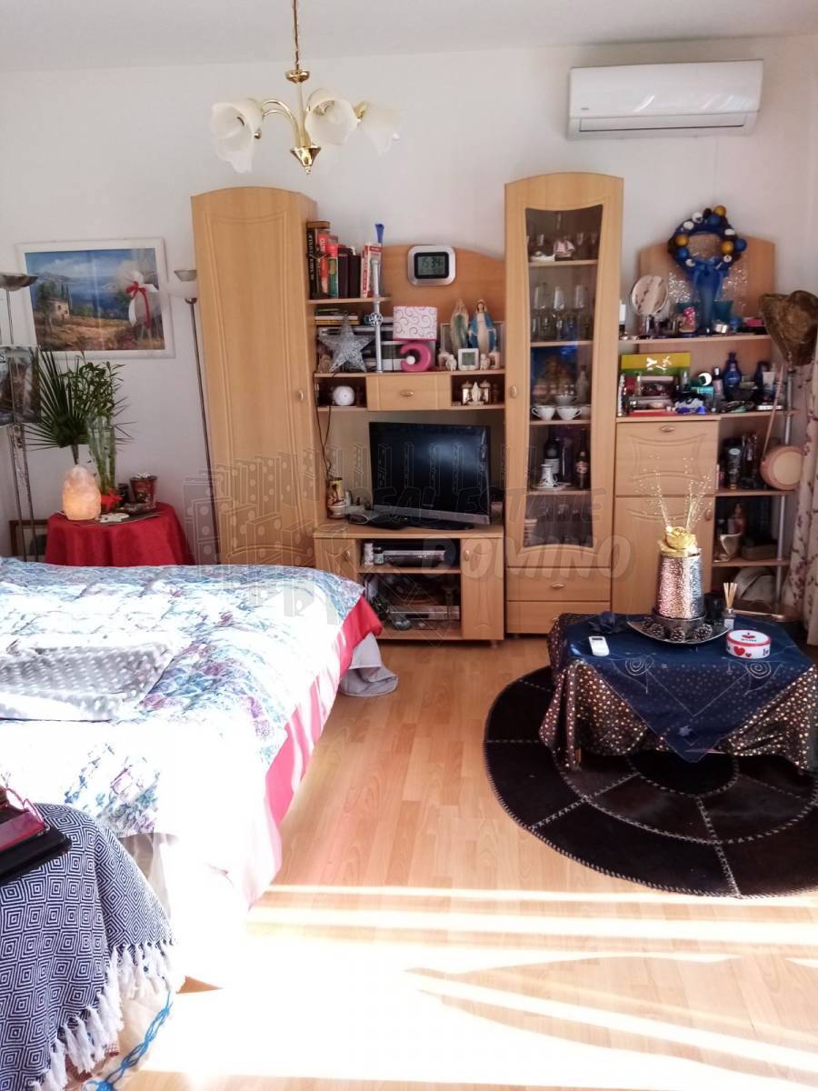 Città di Krk-casa appartamento per investimento!