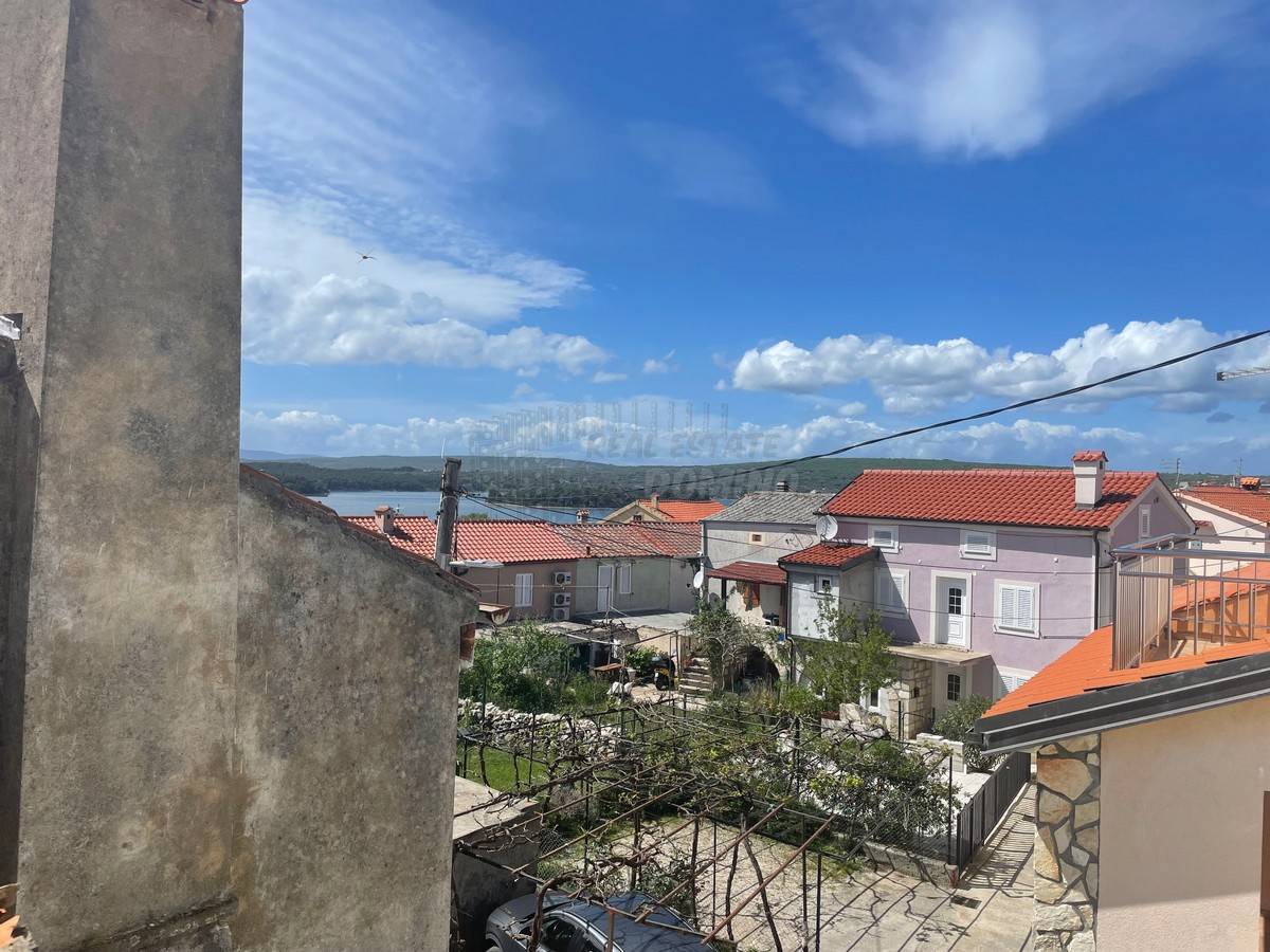 Casa ristrutturata con 2 appartamenti! Punat
